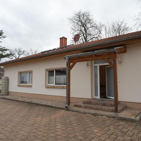 Stadthaus Mit 2 Schlafzimmern & Wohnzimmer Mit Kamin - Kostenloser Privat-Parkplatz Auf Dem Grundstueck Leipzig Luaran gambar