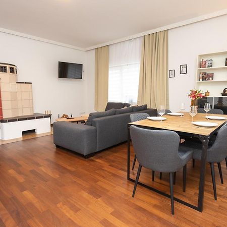 Stadthaus Mit 2 Schlafzimmern & Wohnzimmer Mit Kamin - Kostenloser Privat-Parkplatz Auf Dem Grundstueck Leipzig Luaran gambar