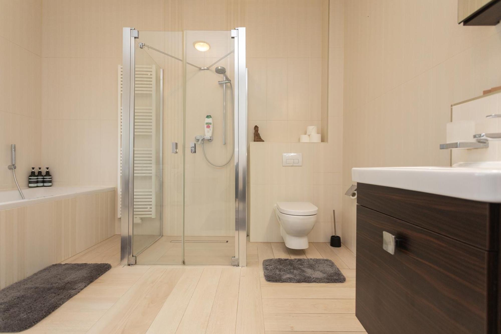 Stadthaus Mit 2 Schlafzimmern & Wohnzimmer Mit Kamin - Kostenloser Privat-Parkplatz Auf Dem Grundstueck Leipzig Luaran gambar