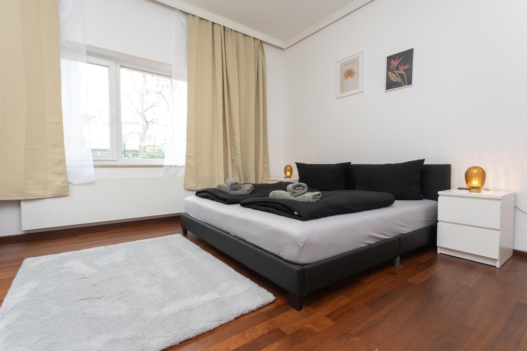 Stadthaus Mit 2 Schlafzimmern & Wohnzimmer Mit Kamin - Kostenloser Privat-Parkplatz Auf Dem Grundstueck Leipzig Luaran gambar