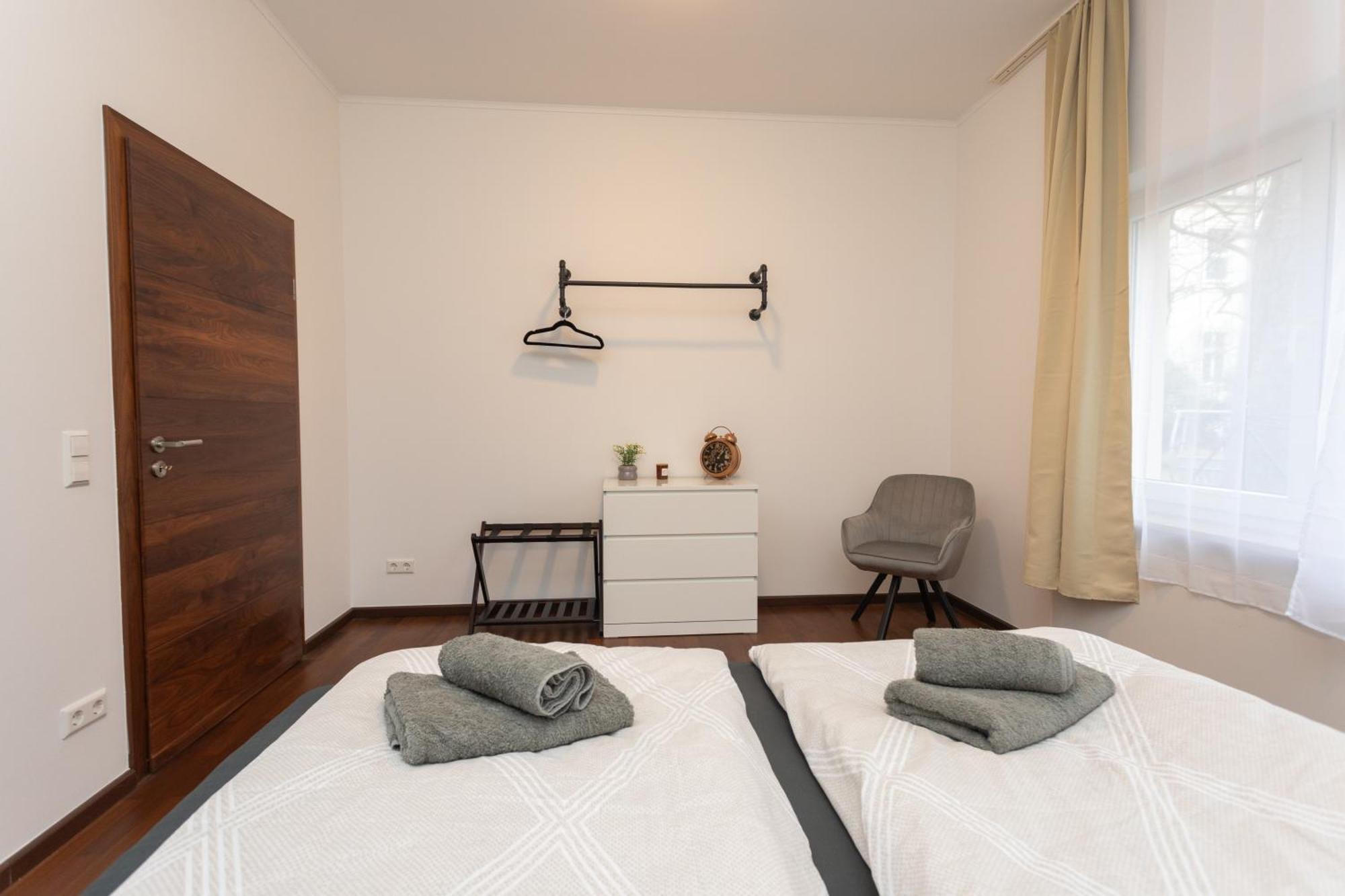 Stadthaus Mit 2 Schlafzimmern & Wohnzimmer Mit Kamin - Kostenloser Privat-Parkplatz Auf Dem Grundstueck Leipzig Luaran gambar
