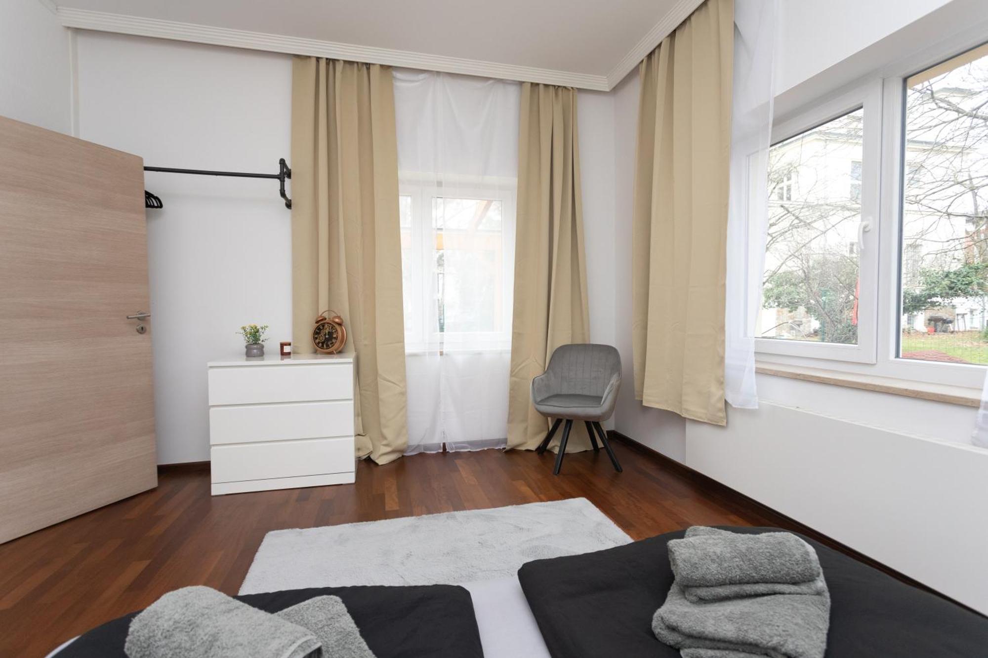 Stadthaus Mit 2 Schlafzimmern & Wohnzimmer Mit Kamin - Kostenloser Privat-Parkplatz Auf Dem Grundstueck Leipzig Luaran gambar