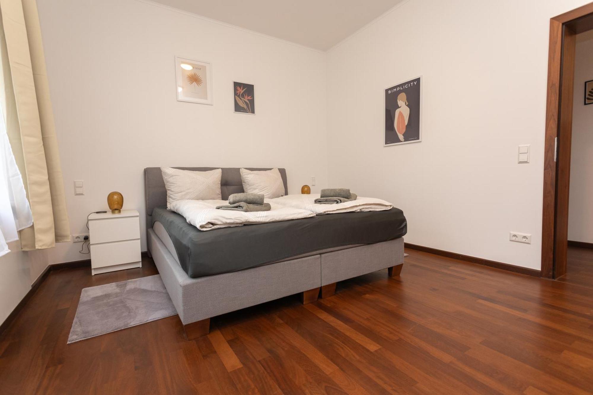 Stadthaus Mit 2 Schlafzimmern & Wohnzimmer Mit Kamin - Kostenloser Privat-Parkplatz Auf Dem Grundstueck Leipzig Luaran gambar
