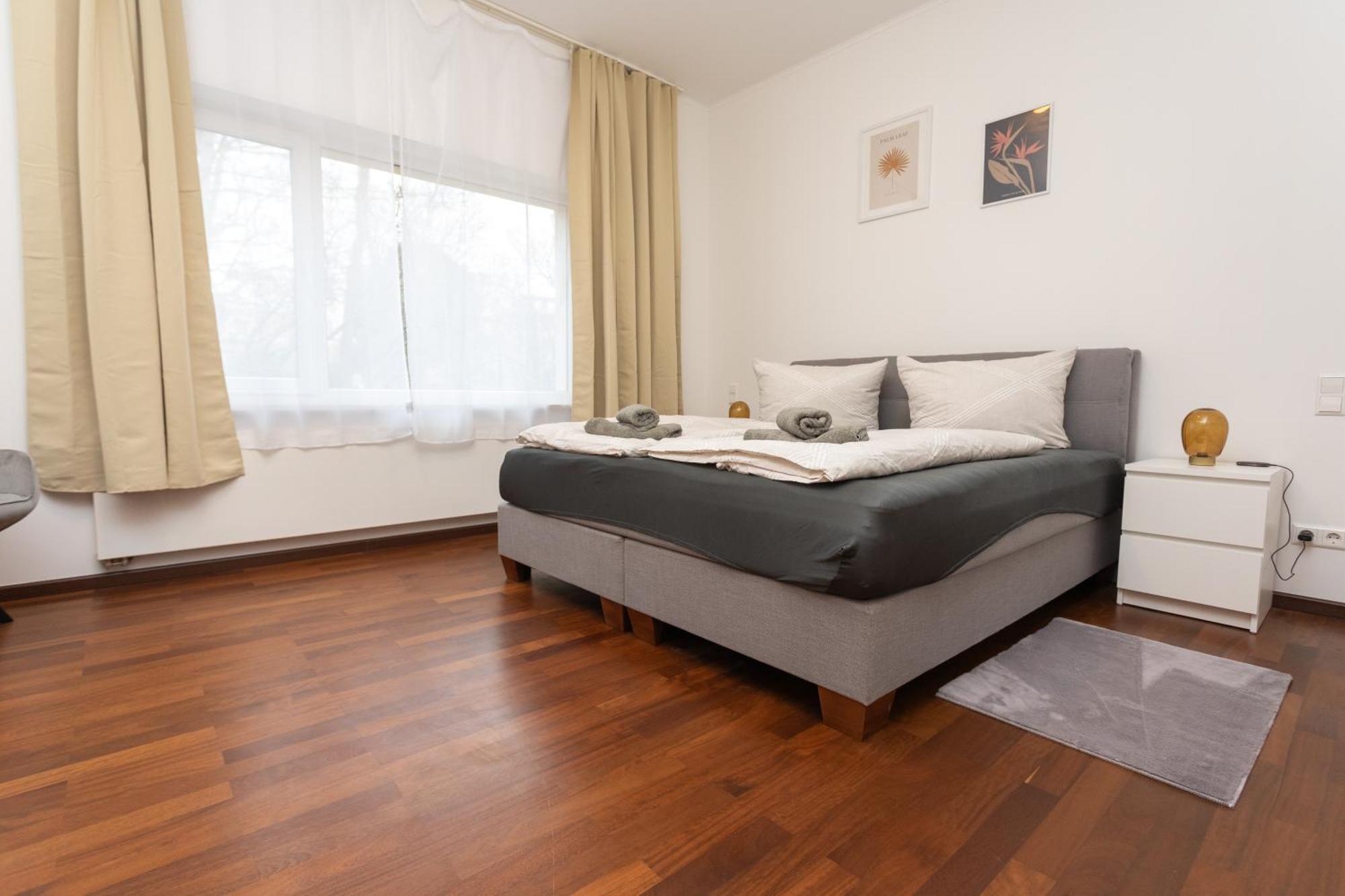 Stadthaus Mit 2 Schlafzimmern & Wohnzimmer Mit Kamin - Kostenloser Privat-Parkplatz Auf Dem Grundstueck Leipzig Luaran gambar