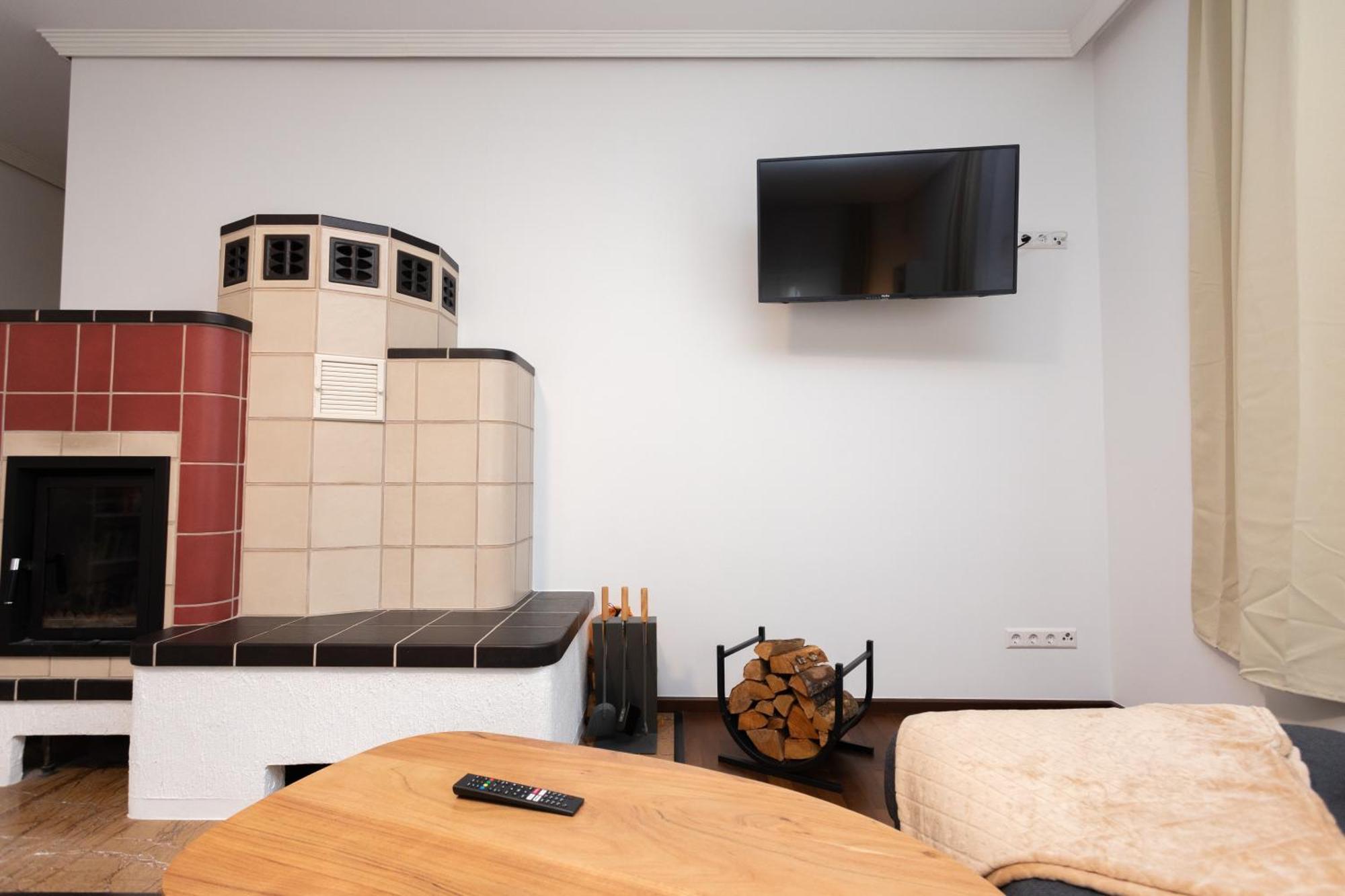 Stadthaus Mit 2 Schlafzimmern & Wohnzimmer Mit Kamin - Kostenloser Privat-Parkplatz Auf Dem Grundstueck Leipzig Luaran gambar