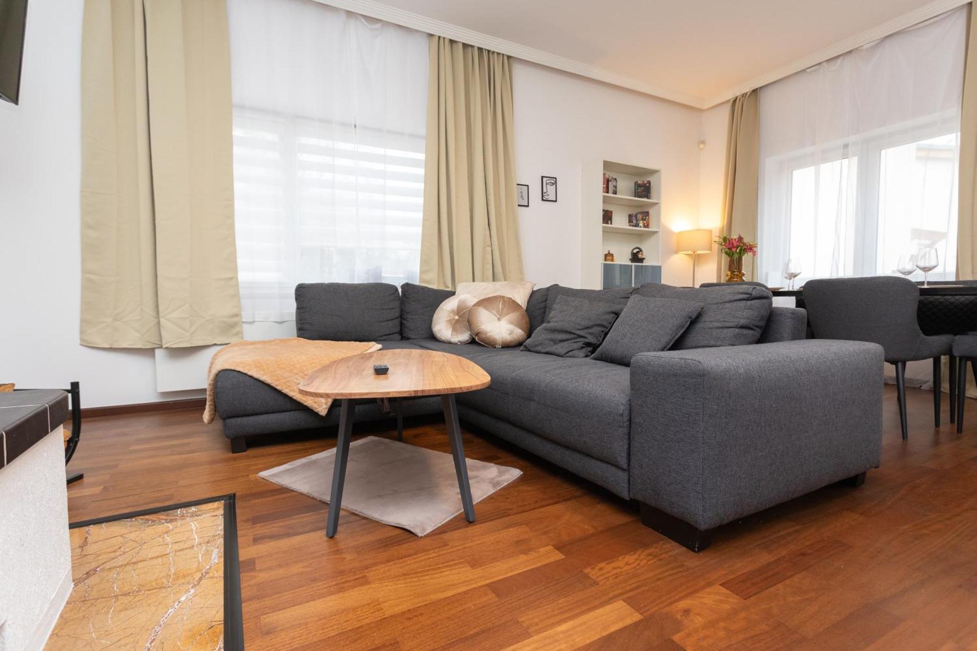 Stadthaus Mit 2 Schlafzimmern & Wohnzimmer Mit Kamin - Kostenloser Privat-Parkplatz Auf Dem Grundstueck Leipzig Luaran gambar