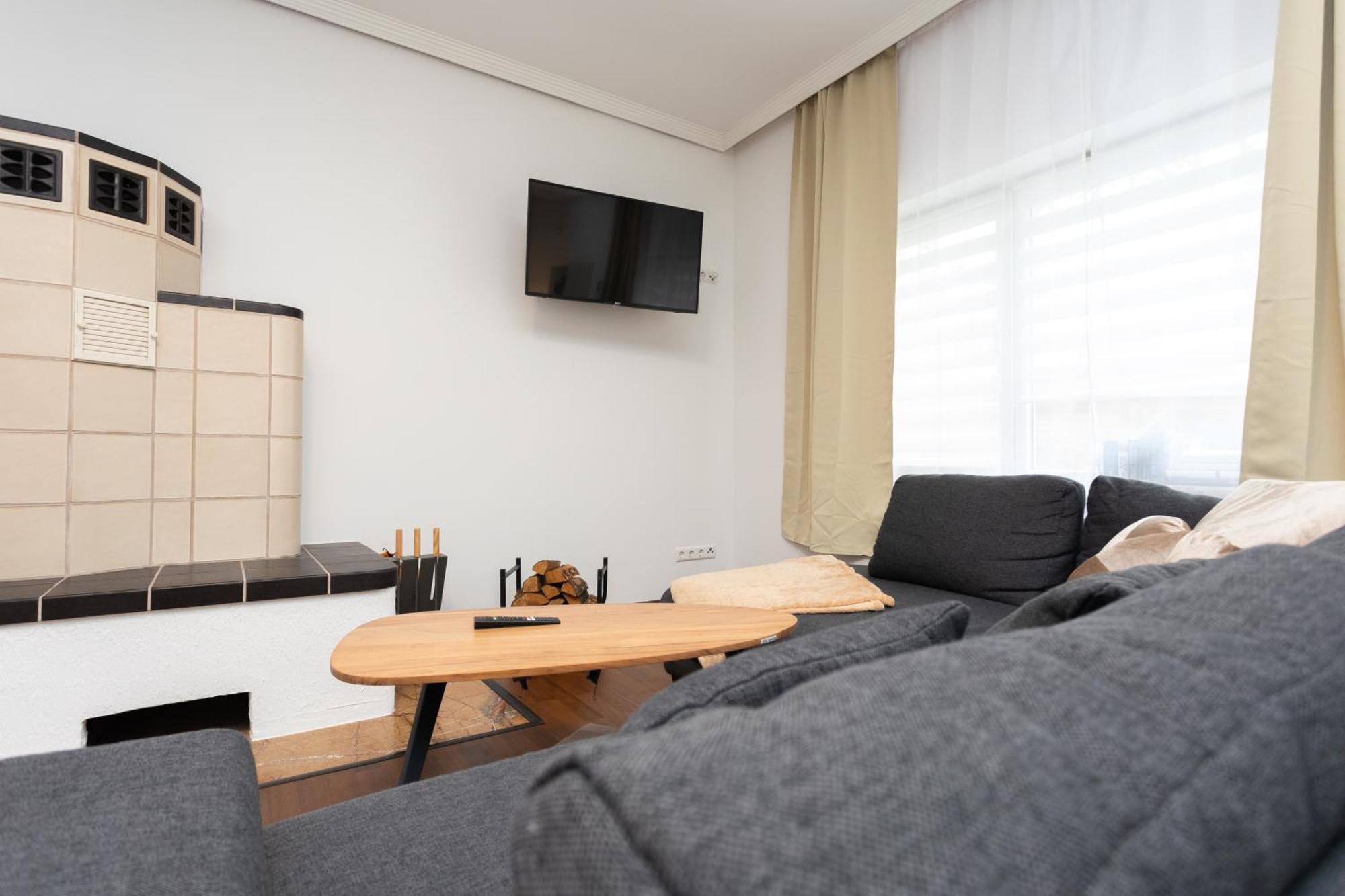 Stadthaus Mit 2 Schlafzimmern & Wohnzimmer Mit Kamin - Kostenloser Privat-Parkplatz Auf Dem Grundstueck Leipzig Luaran gambar